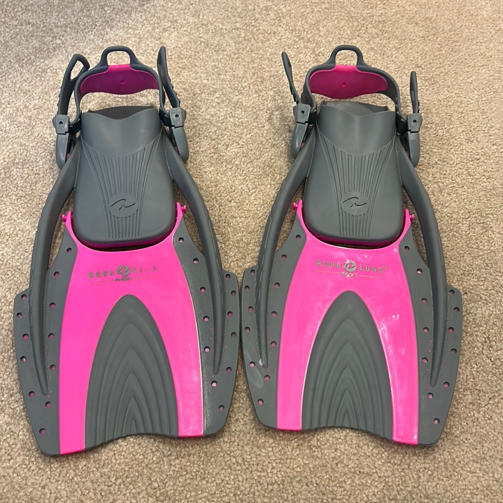 Kids aqua lung pink and gray adjustable snorkeling fins